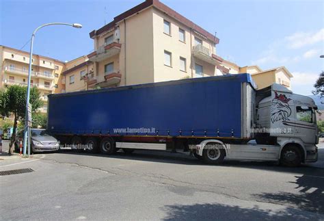 Lamezia Tamponamento In Via Dei Mille Disagi Alla Circolazione Il