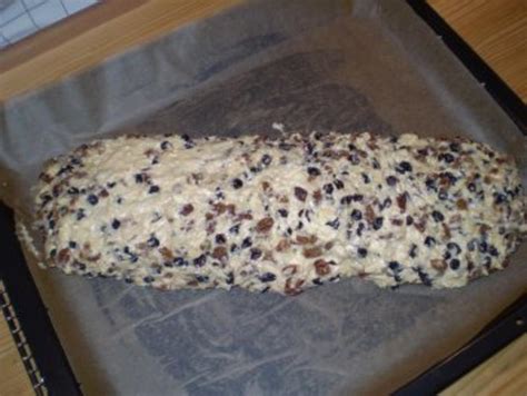 Marzipanstollen Mit In Rum Eingelegte Rosinen Und Hefe Rezept Mit