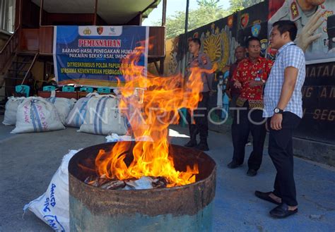 Pemusnahan Baju Bekas Impor Di Sorong Antara Foto