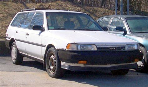 1990 Toyota Camry Deluxe - Sedan 2.0L Manual