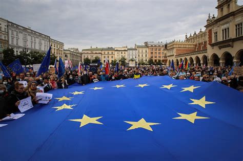 Manifestații de amploare în Polonia Zeci de mii de oameni au ieșit în