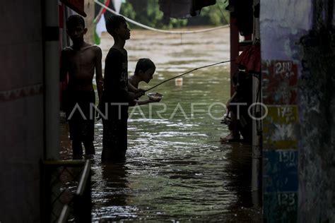 Banjir Di Kebon Pala ANTARA Foto