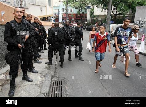 Rio Favela Police Hi Res Stock Photography And Images Alamy