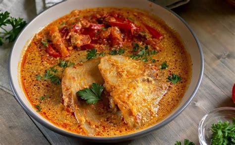 Тушеная рыба с овощами в сметане на сковороде рецепт с фото пошагово