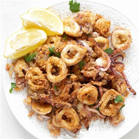 Italian Fried Calamari (Calamari Fritti) - The Matbakh