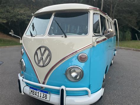 Kombi Corujinha A Estação Raridades reúne Carros antigos de todo o Brasil