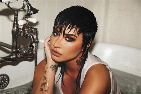Demi Lovato Bathtub Tits Of The Day DrunkenStepFather