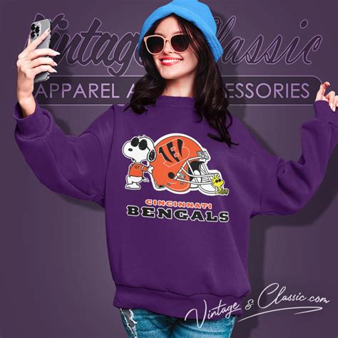 Cincinnati Bengals Snoopy Woodstock Shirt - Vintagenclassic Tee