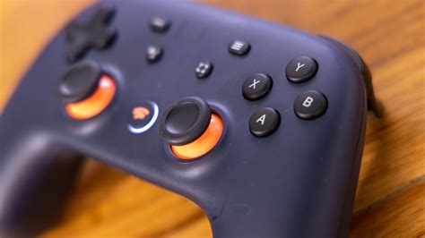 Slideshow Google Stadia Controller Review