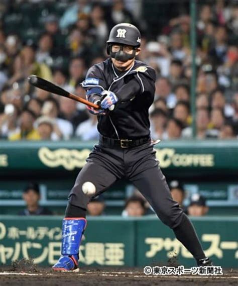 写真：鼻骨骨折の鳥谷 代打出場で連続試合出場記録を更新「怖さはない」 東スポweb