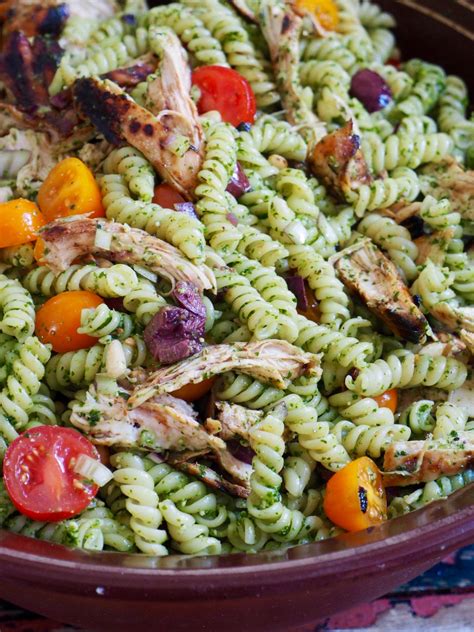 Ordentlig god pastasalat med pesto kylling og tomater Mat På Bordet