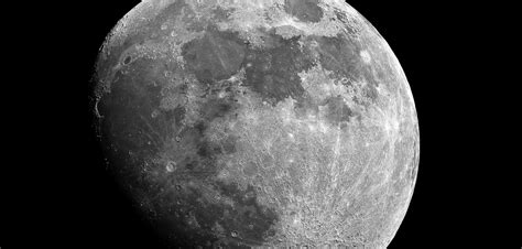 Mond: NASA-Foto zeigt seltsamen Flugkörper in der Umlaufbahn - Futurezone