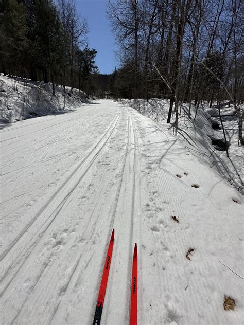 Spring skiing in the Gatineau Hills : r/xcountryskiing