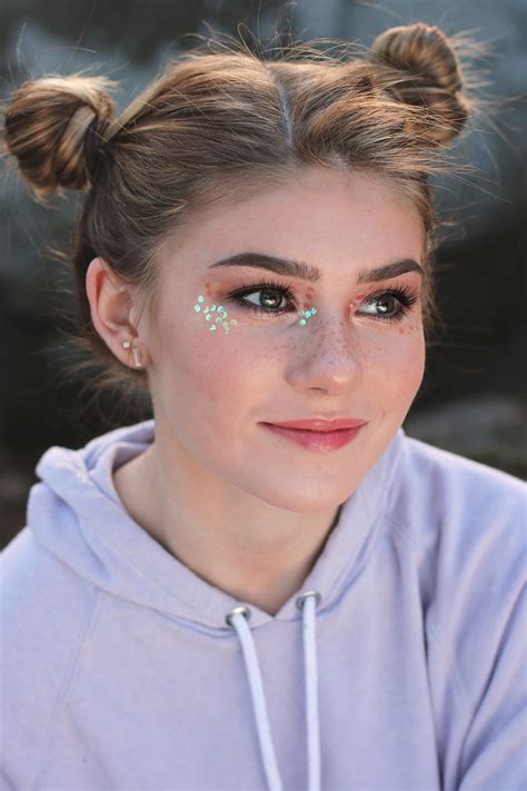 Fun And Sparkly Festival Makeup Tutorial For Coachella Sand Sun And Messy Buns