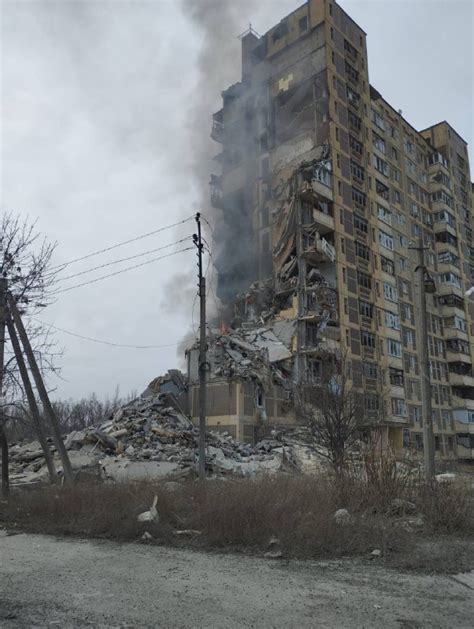 Hochhaus In Awdijiwka Von Russischer Rakete Getroffen