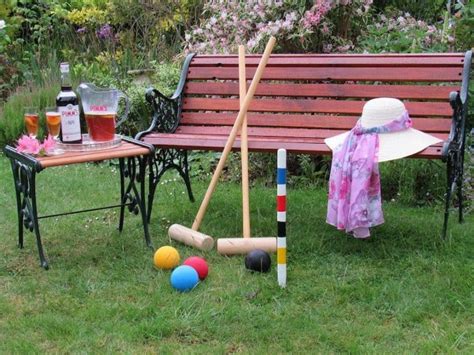 27 Best Outdoor Games for Seniors: Picnic Games for the Elderly! | Safer Senior Care