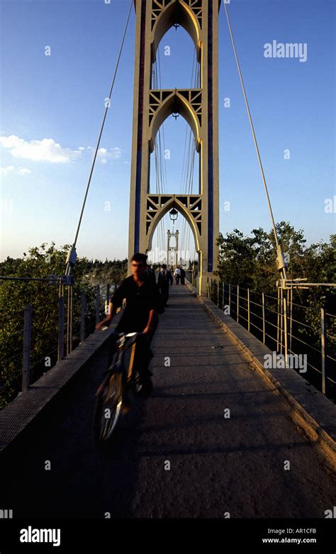 Bridge over the Euphrates in Deir ez Zor Stock Photo - Alamy