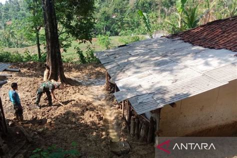 Bpbd Catat Titik Longsor Landa Sejumlah Kecamatan Di Cianjur Antara