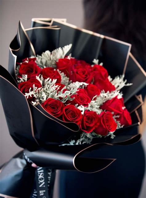 Two dozen premium red roses bouquet in 2024 | Red rose bouquet ...