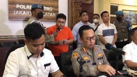 Garang Ketika Ngamuk Dan Rusak Brio Di Senopati Sopir Fortuner Arogan