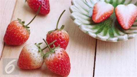 cantik  segar stroberi dinobatkan sebagai buah  beracun