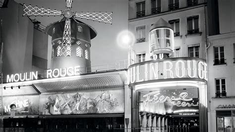 Paris, City of Light, in Black and White (Photos)