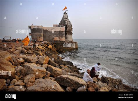 Dwarka temple hi-res stock photography and images - Alamy