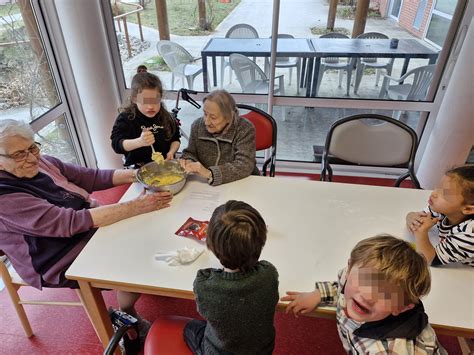 Rencontres intergénérationnelles à l EHPAD Le Lys Blanc Ville de Ceyrat