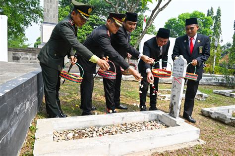 Upacara Ziarah Nasional Hari Pahlawan 2023 Prokompim