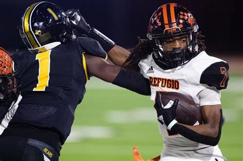 High School Football Late Field Goal Propels Refugio Back To State