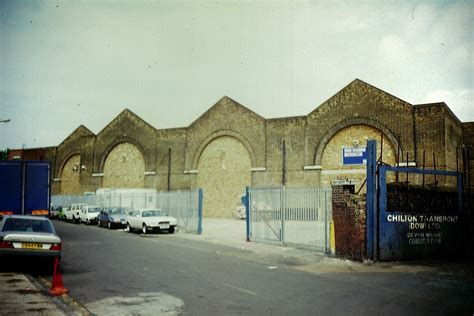 Former Poplar Bus Garage David Hillas Cc By Sa Geograph