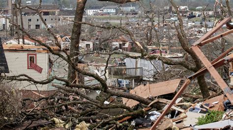 Onda De Tornados Espalha Destrui O E Deixa Dez Mortos Nos Eua