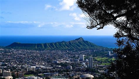 What Makes Diamond Head Beach Great - Living in Hawaii