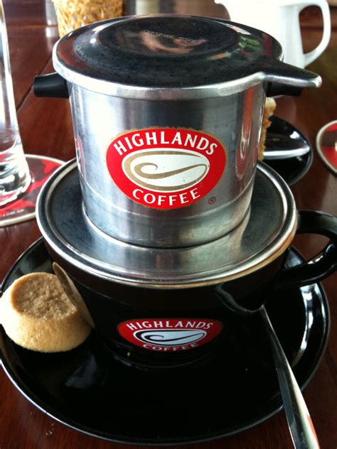 File:Highlands Coffee drip filter and cup.jpg - Wikimedia Commons