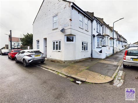 2 Bed Terraced House For Sale In Kitchener Road Strood Rochester Me2