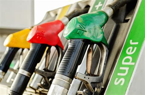 Caro Carburanti In Toscana Benzina Self A 2 3 Euro Al Litro