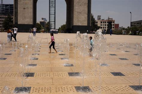 Ola De Calor Azota A Migrantes Varados En La Frontera México Ee Uu