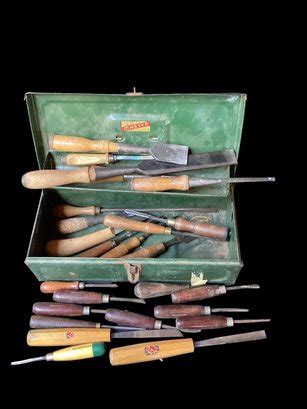 Box Of Vintage Woodworking Tools 25 Pieces #2500 | Auctionninja.com