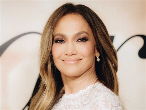 Jennifer Lopez à 52 ans et sans make up elle dévoile son astuce pour