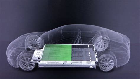 Tesla nei guai capacità ridotta delle batterie e tempi di ricarica più