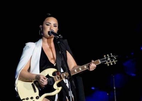 Demi Lovato Vem Ao Brasil Garante Equipe Novo Momento