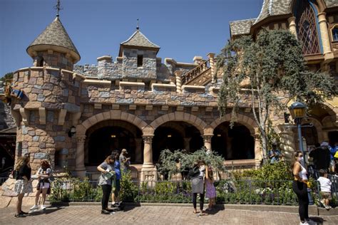 Disneyland new Snow White ride: What critics get wrong - Los Angeles Times