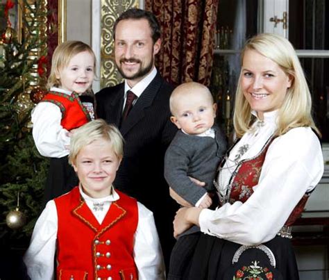 Los reyes Harald y Sonia de Noruega reúnen a toda su familia para