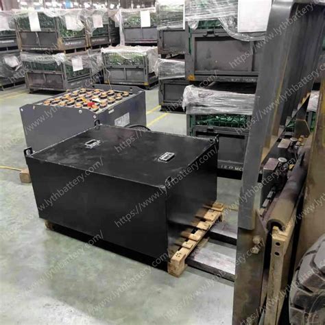 Forklift battery replacement