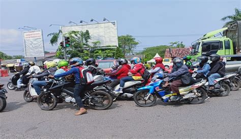 Hindari Macet H Lebaran Pemudik Sepeda Motor Mulai Ramaikan Jalur