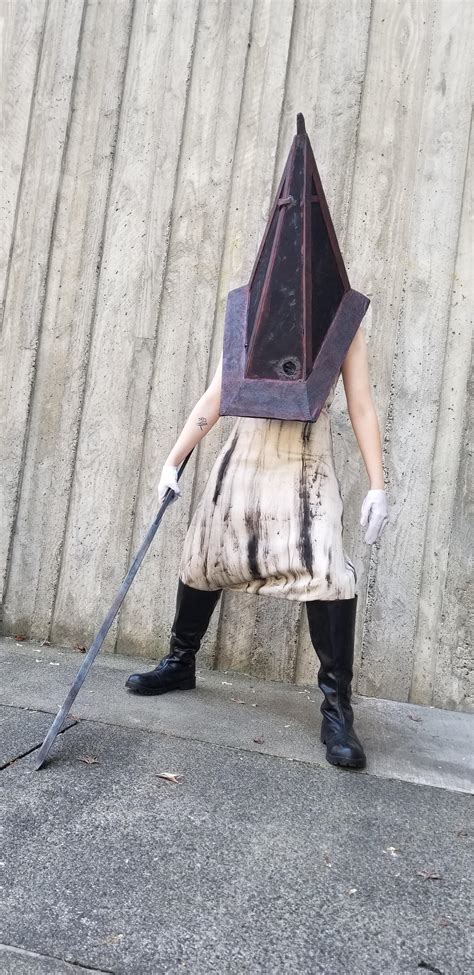 Red Pyramid Thing Cosplay : r/silenthill