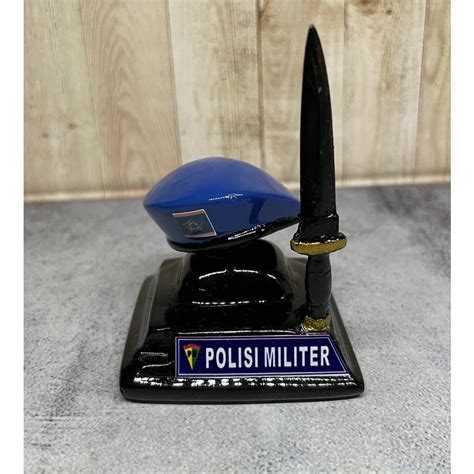 Jual Miniatur Baret Pm Patung Police Militer Miniatur Pajangan