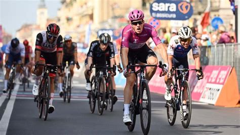 Arnaud D Mare Vence A Etapa Do Giro Ao Sprint E Jo O Almeida