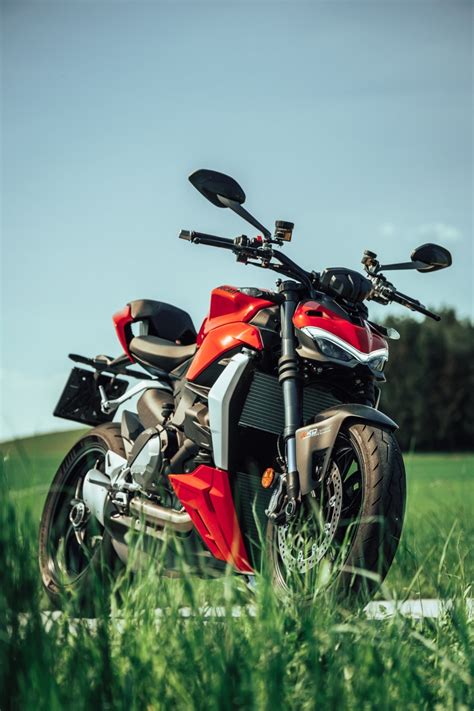 Ducati Streetfighter V Im Power Naked Bike Vergleich