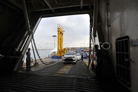 Layanan Kapal Roro Di Pelabuhan Merak Antara Foto